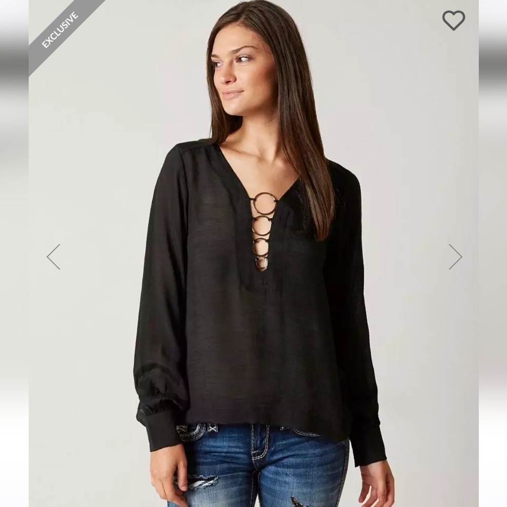 NWT! Buckle Brand Black Metal Ring Top ~ Size Small~